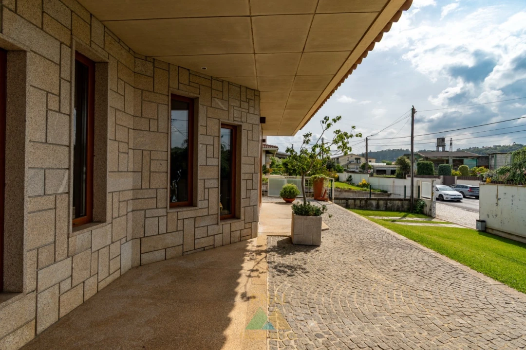 Moradia T4 para Venda em Sequeira Foto 3