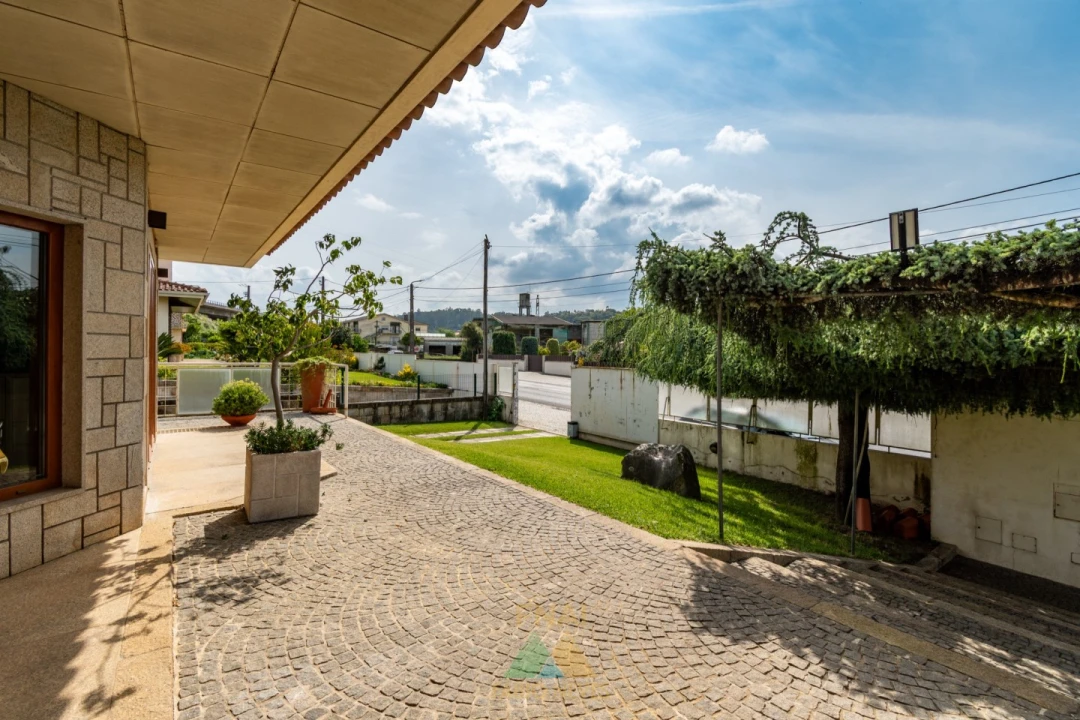 Moradia T4 para Venda em Sequeira Foto 4