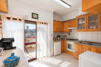 Apartamento T4 para Venda em Algés, Linda-A-Velha e Cruz Quebrada-Dafundo