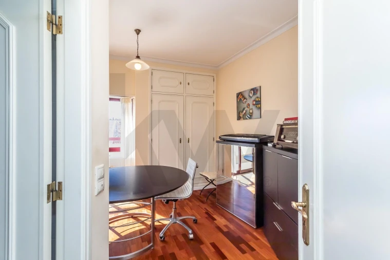 Apartamento T4 para Venda em Algés, Linda-A-Velha e Cruz Quebrada-Dafundo Foto 8