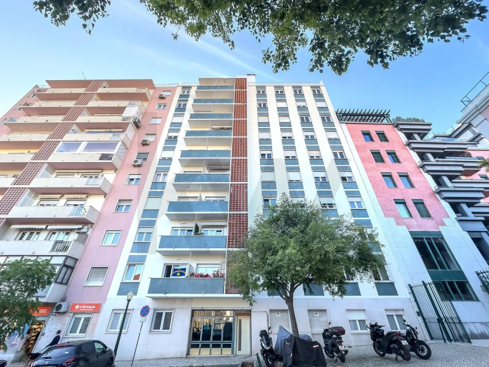 Apartamento T2 para Arrendamento em Santo António Foto 30