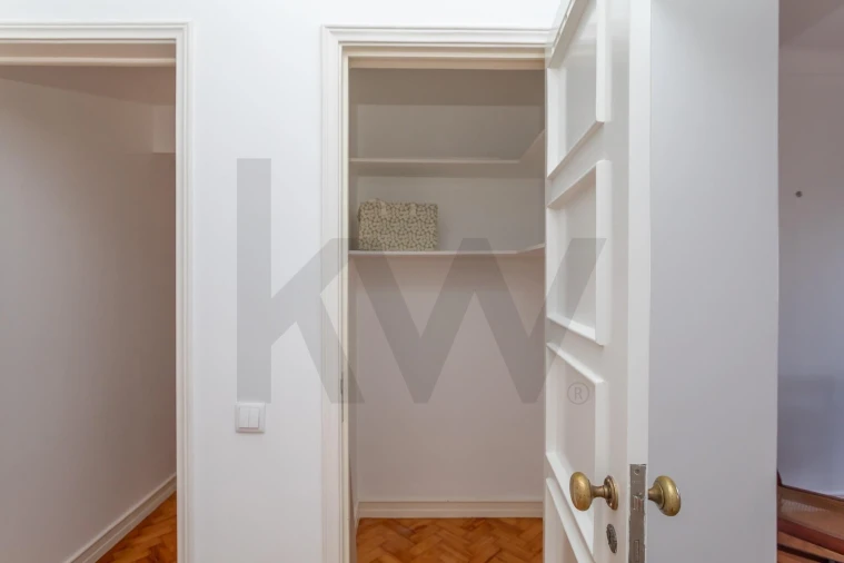 Apartamento T2 para Arrendamento em Santo António Foto 27