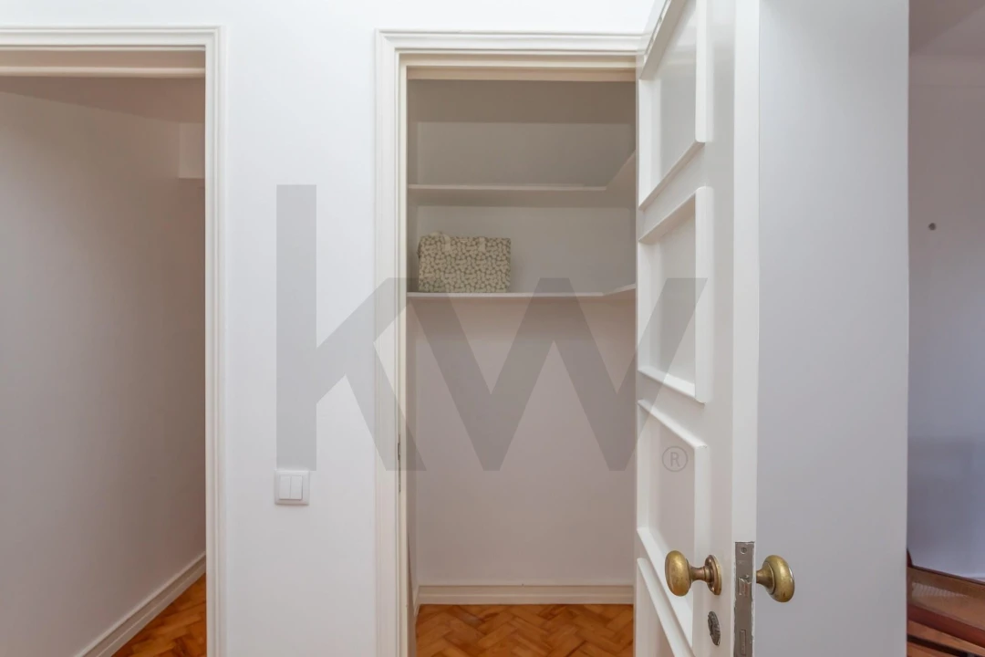 Apartamento T2 para Arrendamento em Santo António Foto 27