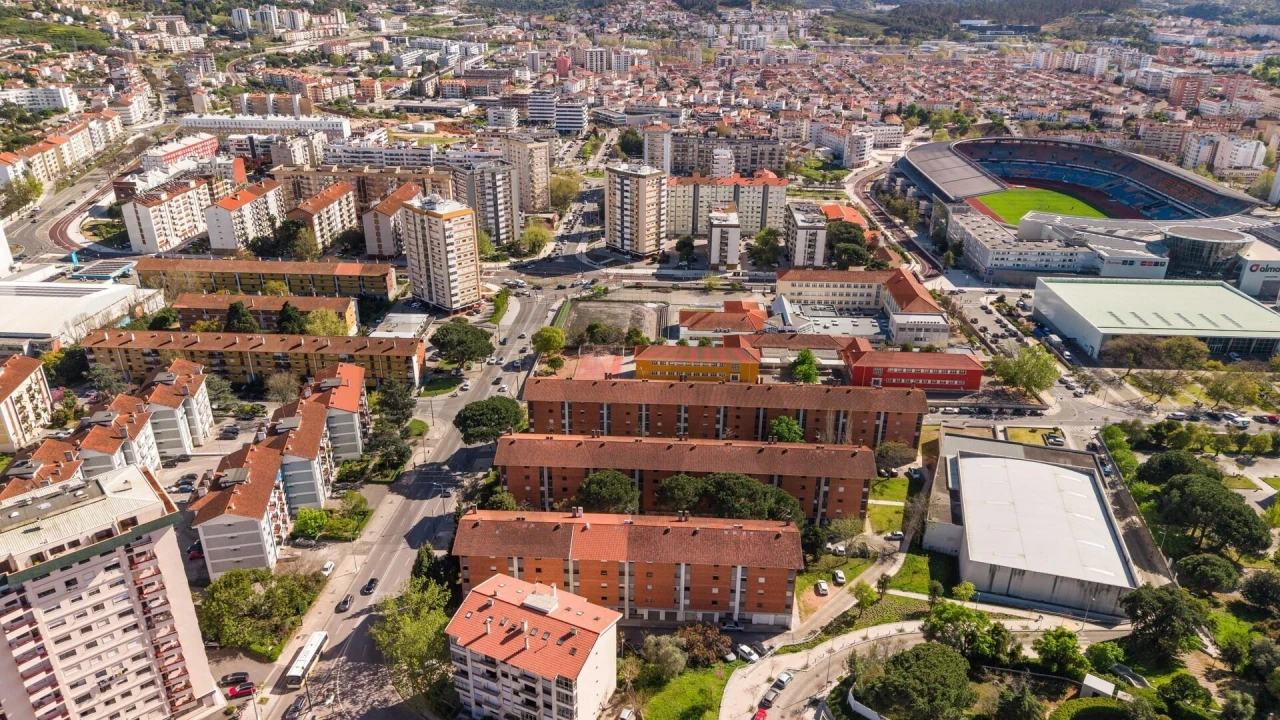Apartamento T4 para Venda em Santo Antonio dos Olivais Foto 28