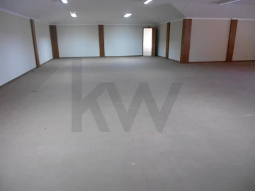 Armazém para Venda em Algueirão-Mem Martins