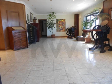 Armazém para Venda em Algueirão-Mem Martins