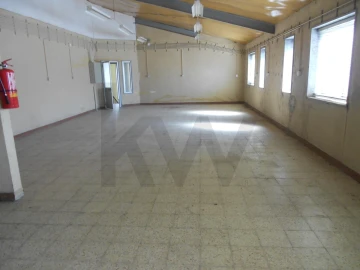 Armazém para Venda em Algueirão-Mem Martins