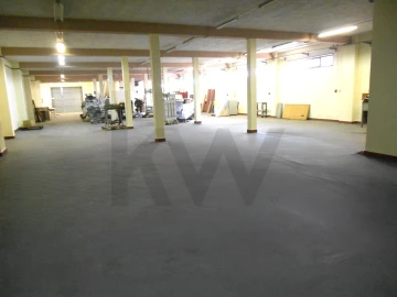 Armazém para Venda em Algueirão-Mem Martins