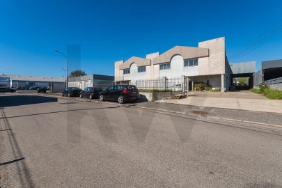 Armazém para Venda em Algueirão-Mem Martins