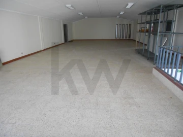 Armazém para Venda em Algueirão-Mem Martins