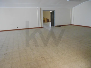 Armazém para Venda em Algueirão-Mem Martins