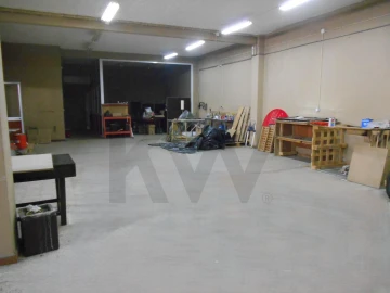 Armazém para Venda em Algueirão-Mem Martins