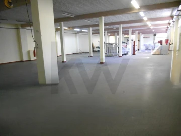 Armazém para Venda em Algueirão-Mem Martins