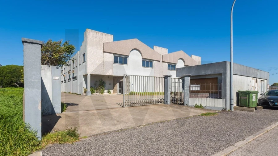 Armazém para Venda em Algueirão-Mem Martins