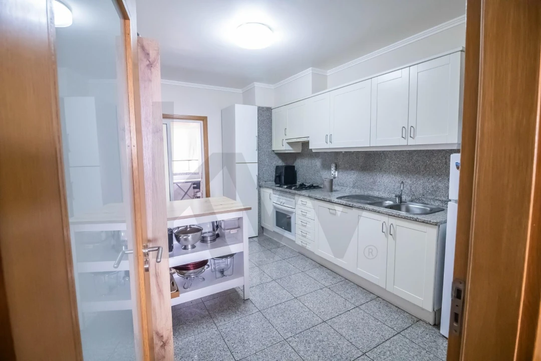 Apartamento T2 para Venda em Caniço Foto 3