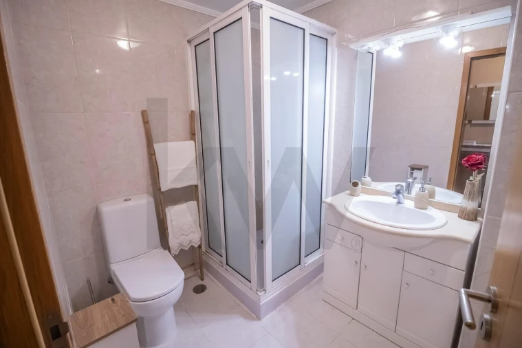 Apartamento T2 para Venda em Caniço Foto 27