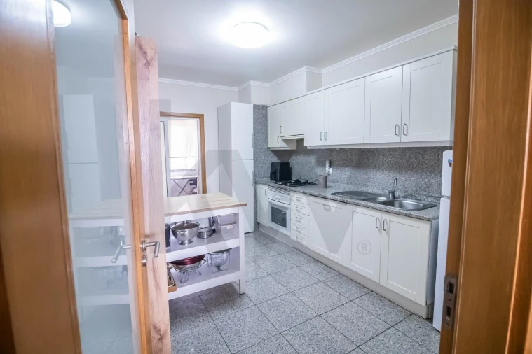 Apartamento T2 para Venda em Caniço Foto 3