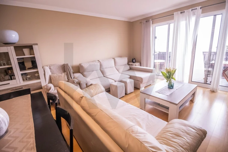 Apartamento T2 para Venda em Caniço Foto 2