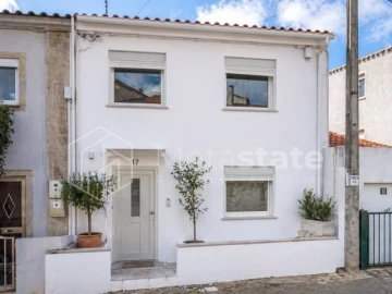 Moradia T2 para Venda em Almargem do Bispo, Pêro Pinheiro e Montelavar