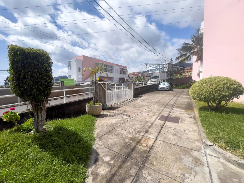 Apartamento T2 para Venda em São Martinho Foto 32