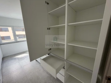 Apartamento T2 para Venda em Santo António dos Cavaleiros e Frielas