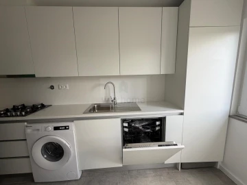 Apartamento T2 para Venda em Santo António dos Cavaleiros e Frielas