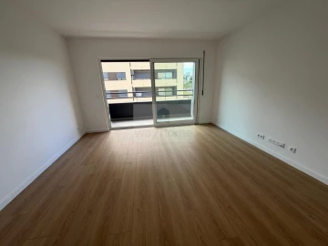 Apartamento T2 para Venda em Santo António dos Cavaleiros e Frielas