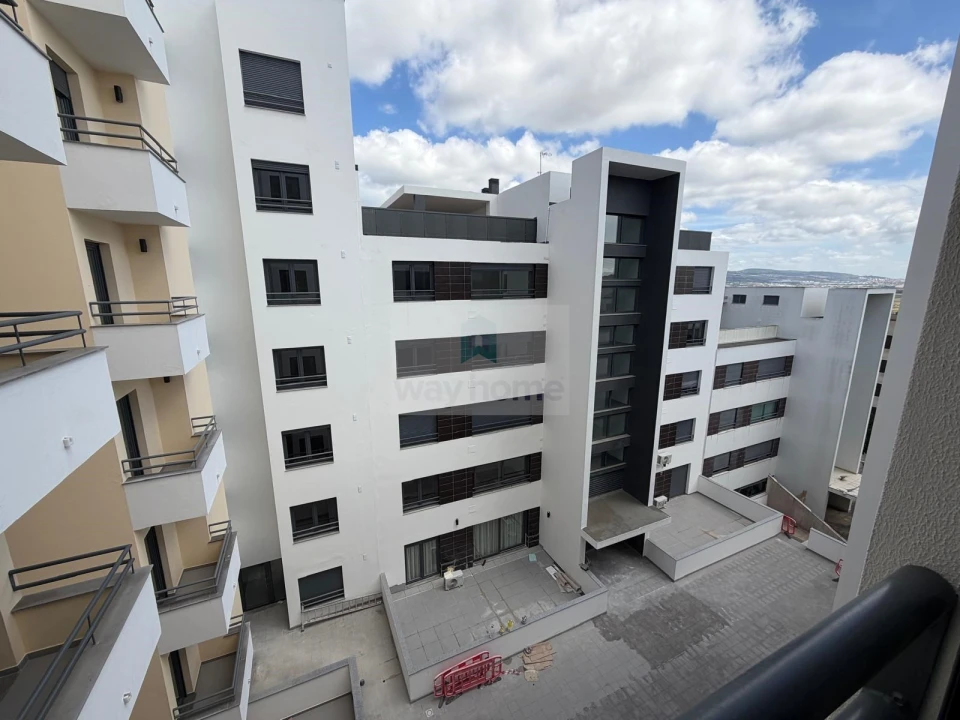 Apartamento T2 para Venda em Santo António dos Cavaleiros e Frielas Foto 21