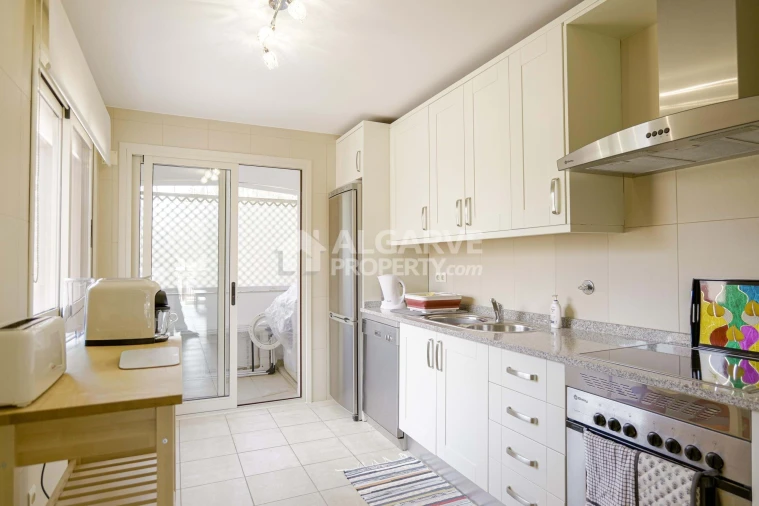 Apartamento T2 para Venda em Quarteira Foto 3