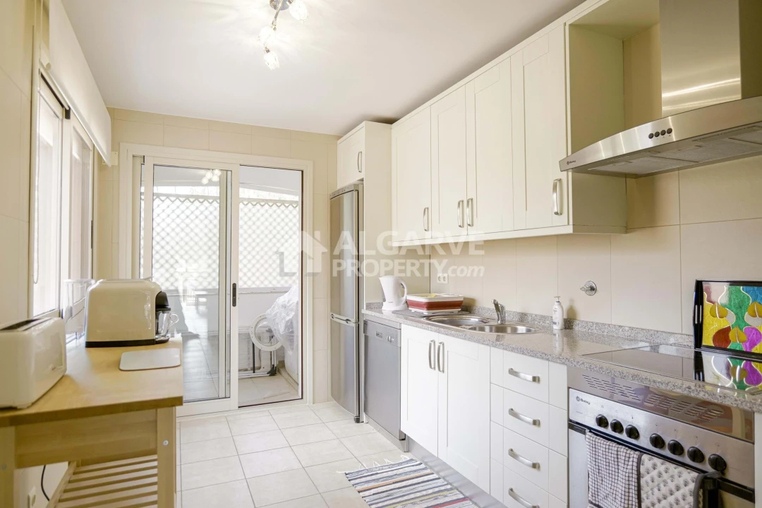 Apartamento T2 para Venda em Quarteira Foto 3