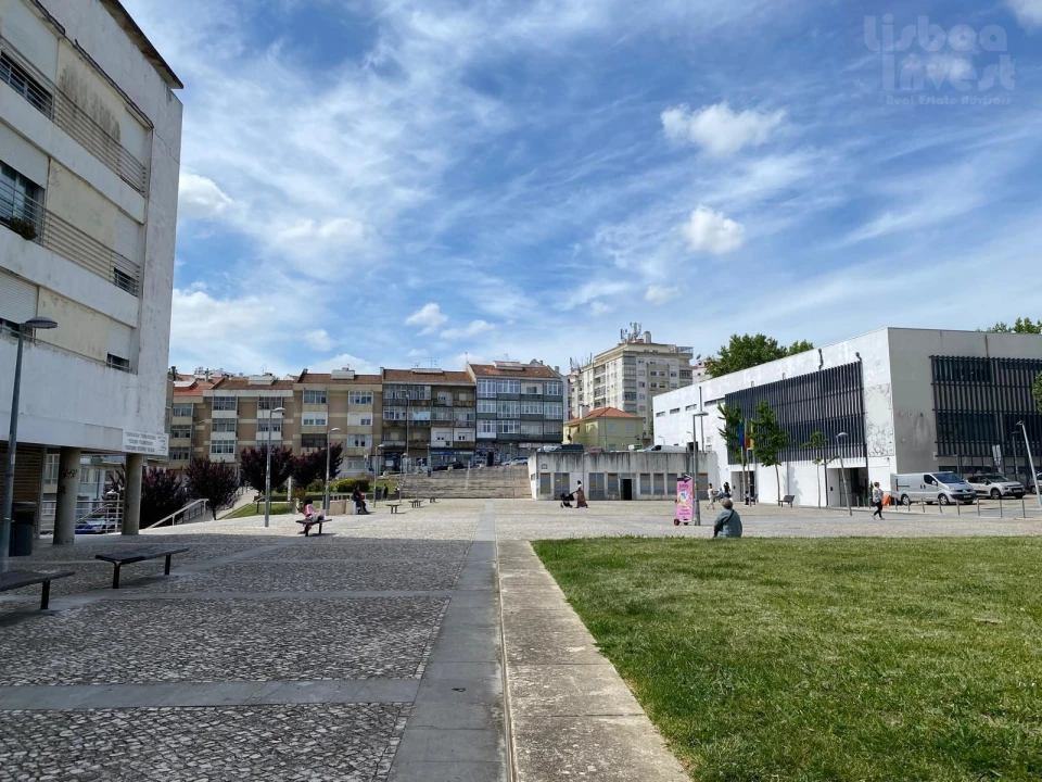 Apartamento T6 para Venda em Agualva e Mira-Sintra Foto 23