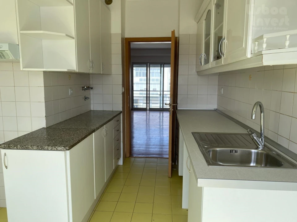 Apartamento T6 para Venda em Agualva e Mira-Sintra Foto 8