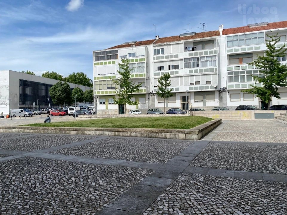 Apartamento T6 para Venda em Agualva e Mira-Sintra Foto 24