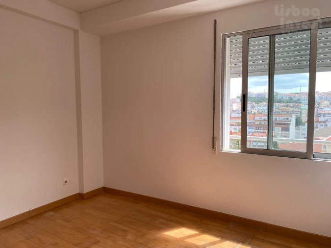 Apartamento T6 para Venda em Agualva e Mira-Sintra Foto 18
