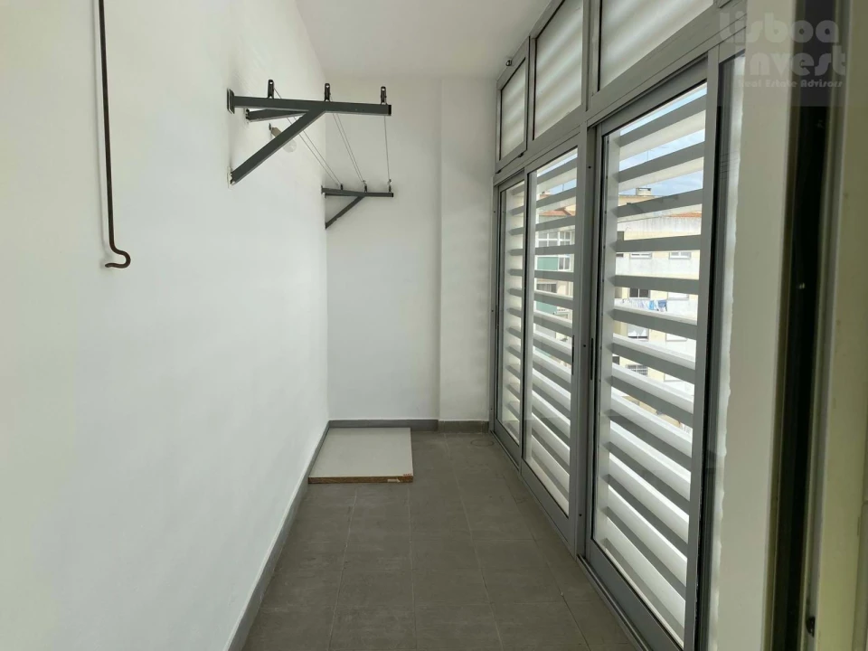 Apartamento T6 para Venda em Agualva e Mira-Sintra Foto 3