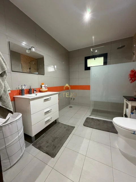 Moradia T2 para Venda em Maxial e Monte Redondo