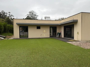 Moradia T2 para Venda em Maxial e Monte Redondo