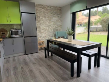 Moradia T2 para Venda em Maxial e Monte Redondo