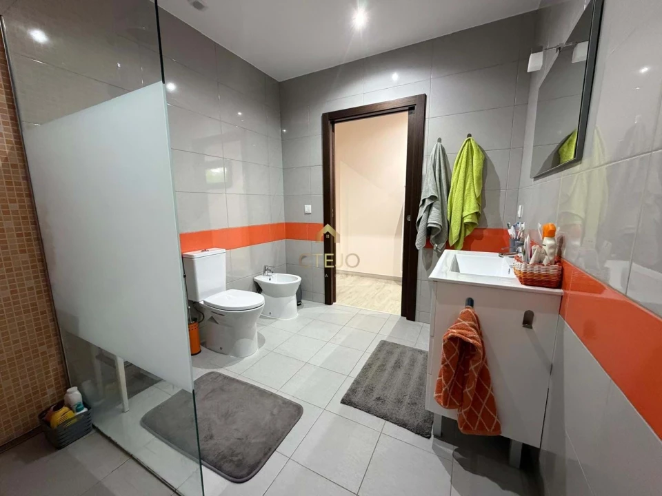 Moradia T2 para Venda em Maxial e Monte Redondo Foto 14