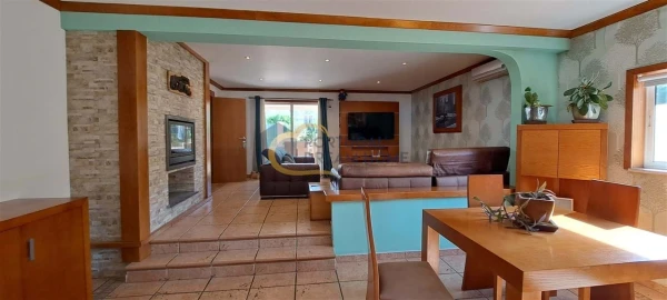 Moradia T3 para Venda em Albufeira e Olhos de Água