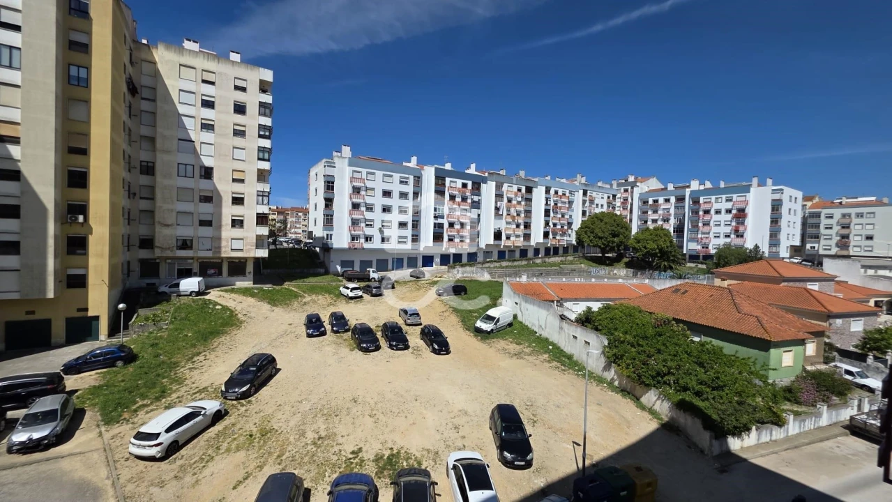 Apartamento T3 para Venda em Agualva e Mira-Sintra Foto 25