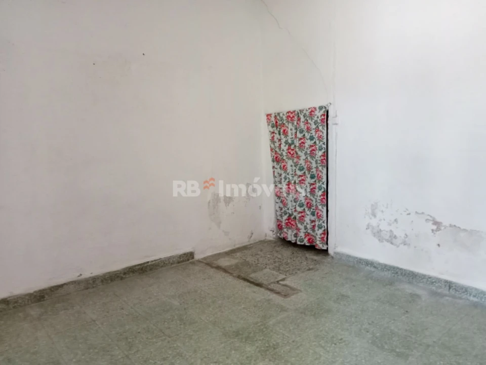 Moradia T3 para Venda em Comenda Foto 3