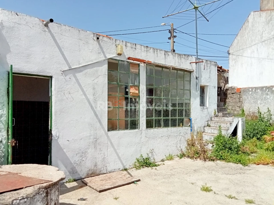 Moradia T3 para Venda em Comenda Foto 14