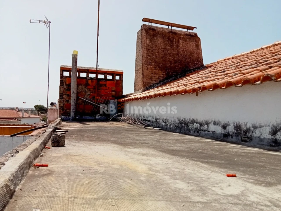 Moradia T3 para Venda em Comenda Foto 9