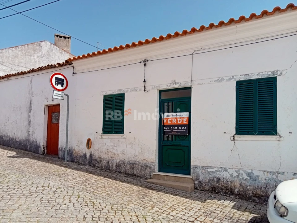 Moradia T3 para Venda em Comenda Foto 1