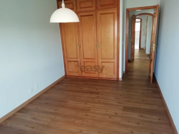 Apartamento T3 para Venda em Massamá e Monte Abraão