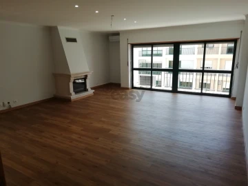 Apartamento T3 para Venda em Massamá e Monte Abraão