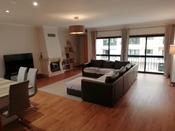 Apartamento T3 para Venda em Massamá e Monte Abraão