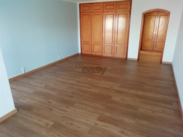 Apartamento T3 para Venda em Massamá e Monte Abraão