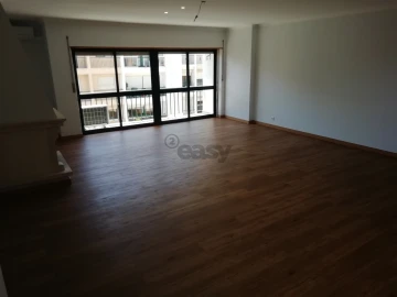 Apartamento T3 para Venda em Massamá e Monte Abraão